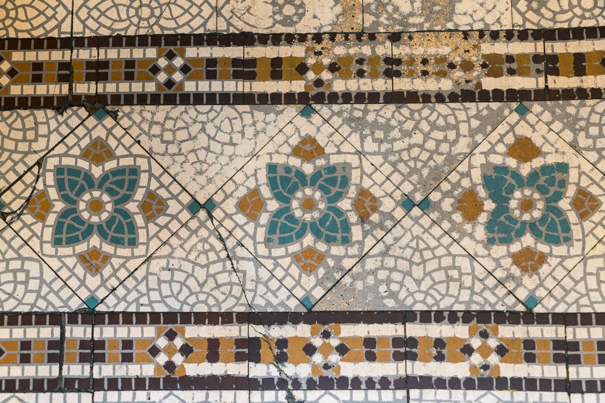 Travel and street pictures of Paris, France people, places and things made by mcmessner Mary Catherine Messner.