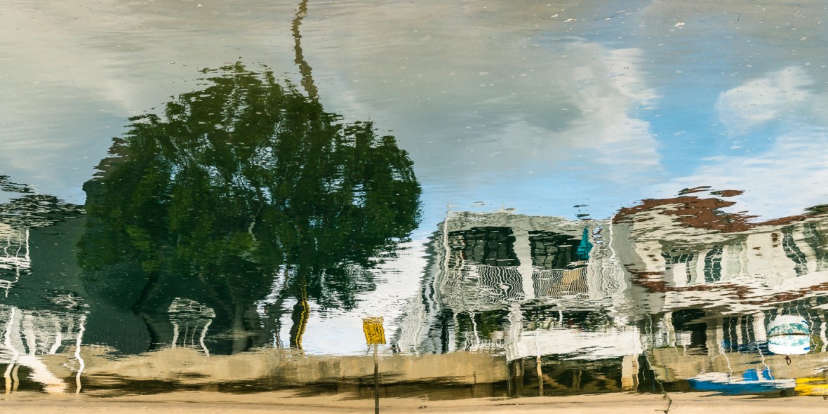 Street and travel photographs of Balboa Island California taken by Mary Catherine Messner for mctravelpics.com.