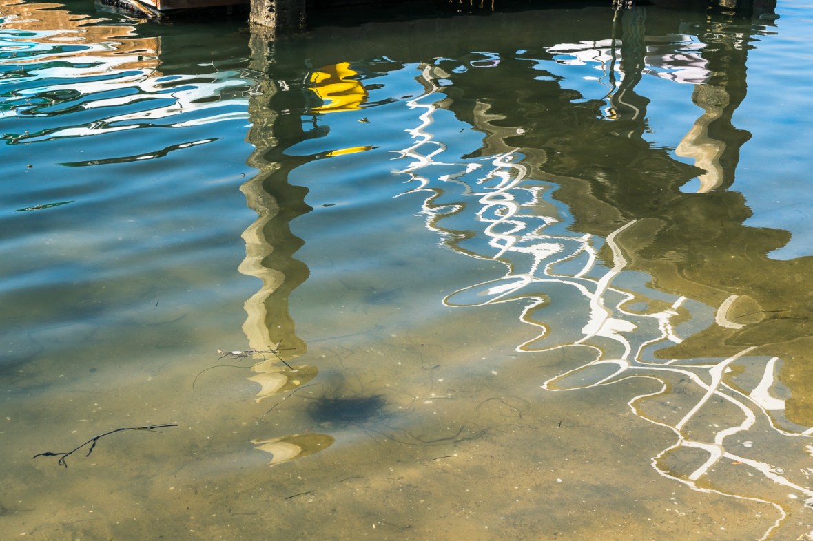 Street and travel photographs of Balboa Island California taken by Mary Catherine Messner for mctravelpics.com.