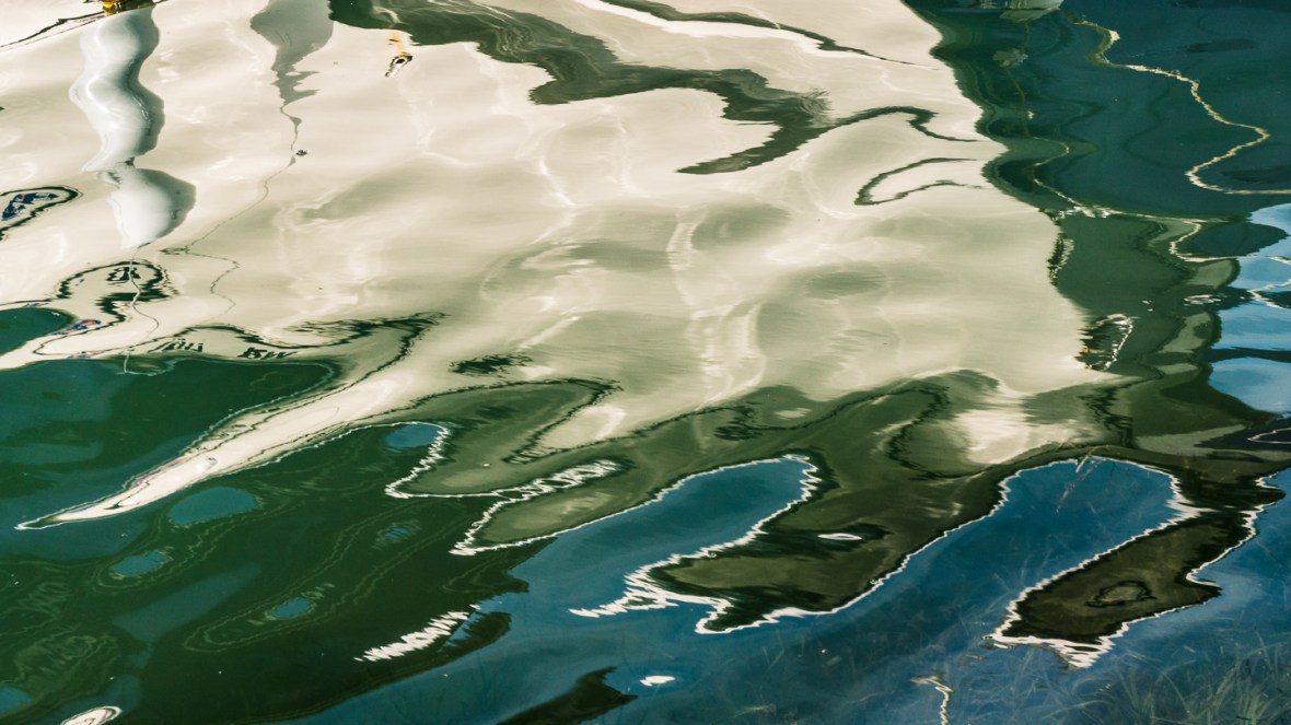 Street and travel photographs of Balboa Island California taken by Mary Catherine Messner for mctravelpics.com.