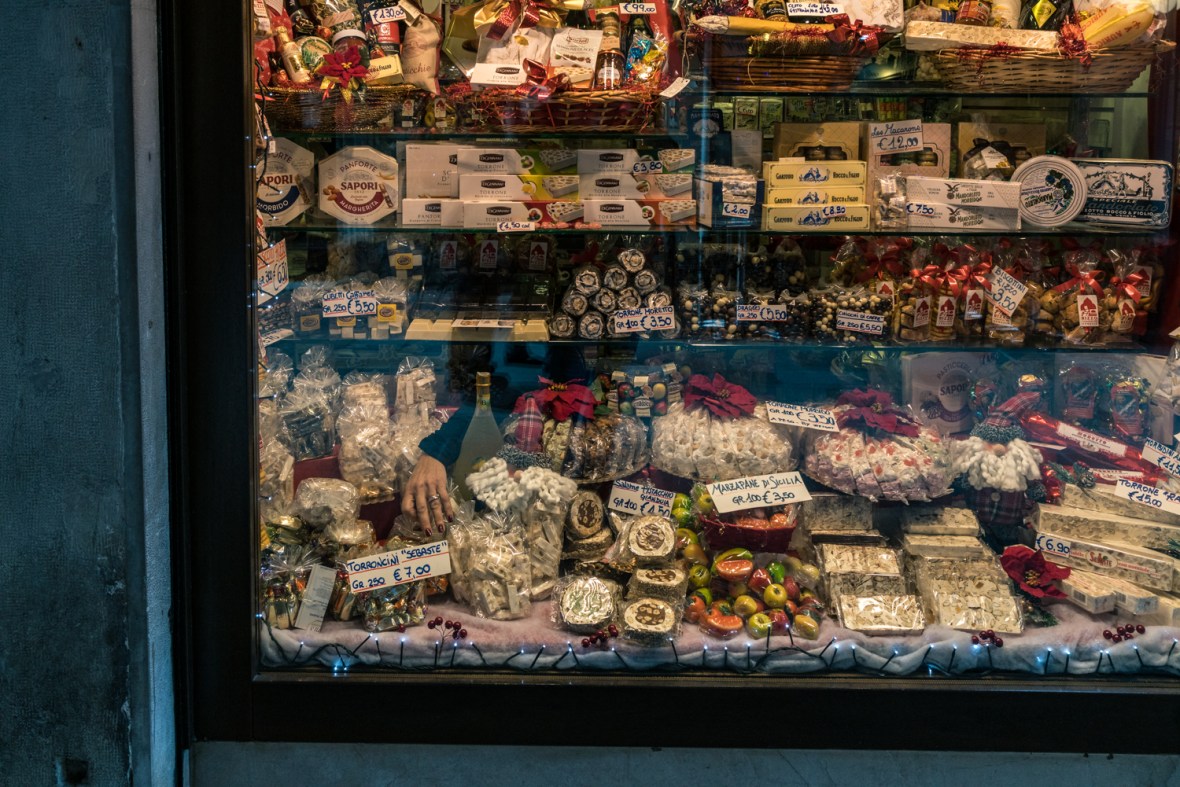 Street and travel photographs of Venice Italy taken by Mary Catherine Messner for mctravelpics.com.