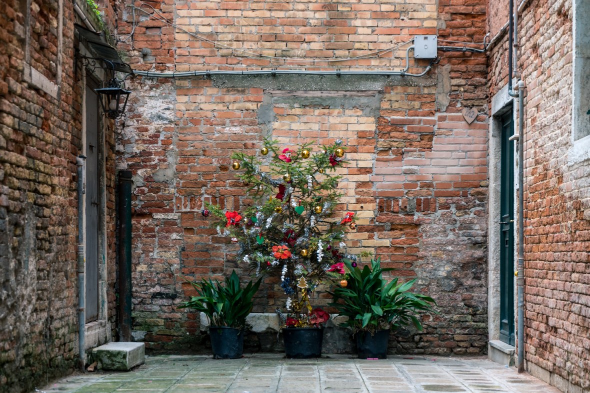 Street and travel photographs of Venice Italy taken by Mary Catherine Messner for mctravelpics.com.