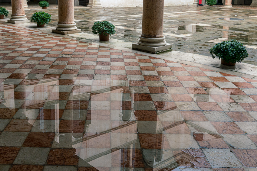 Street and travel photographs of Venice Italy taken by Mary Catherine Messner for mctravelpics.com.