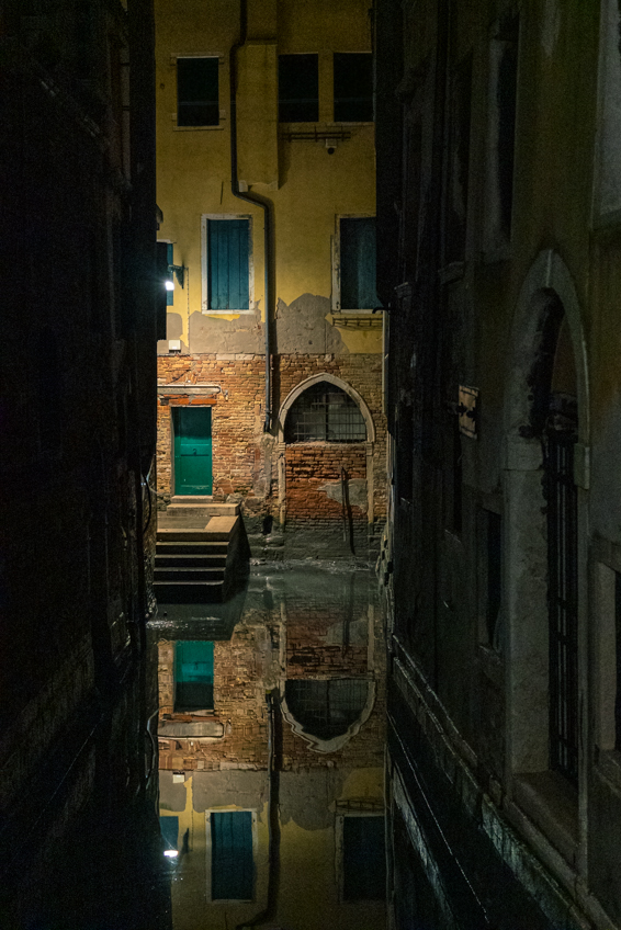 Street and travel photographs of Venice Italy taken by Mary Catherine Messner for mctravelpics.com.