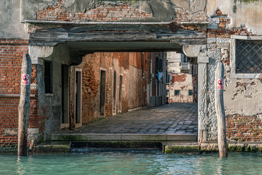 Street and travel photographs of Venice Italy taken by Mary Catherine Messner for mctravelpics.com.