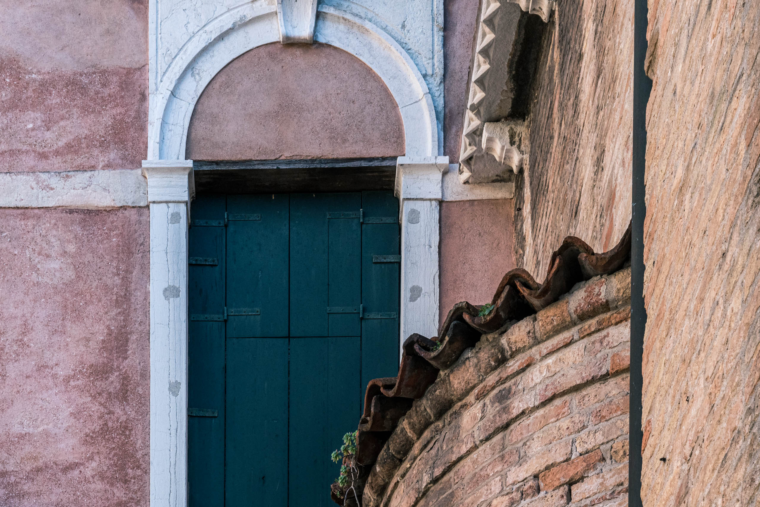 Travel and street photography of Venice or Venezia, Italy made by New York photographer Mary Catherine Messner (mcmessner).