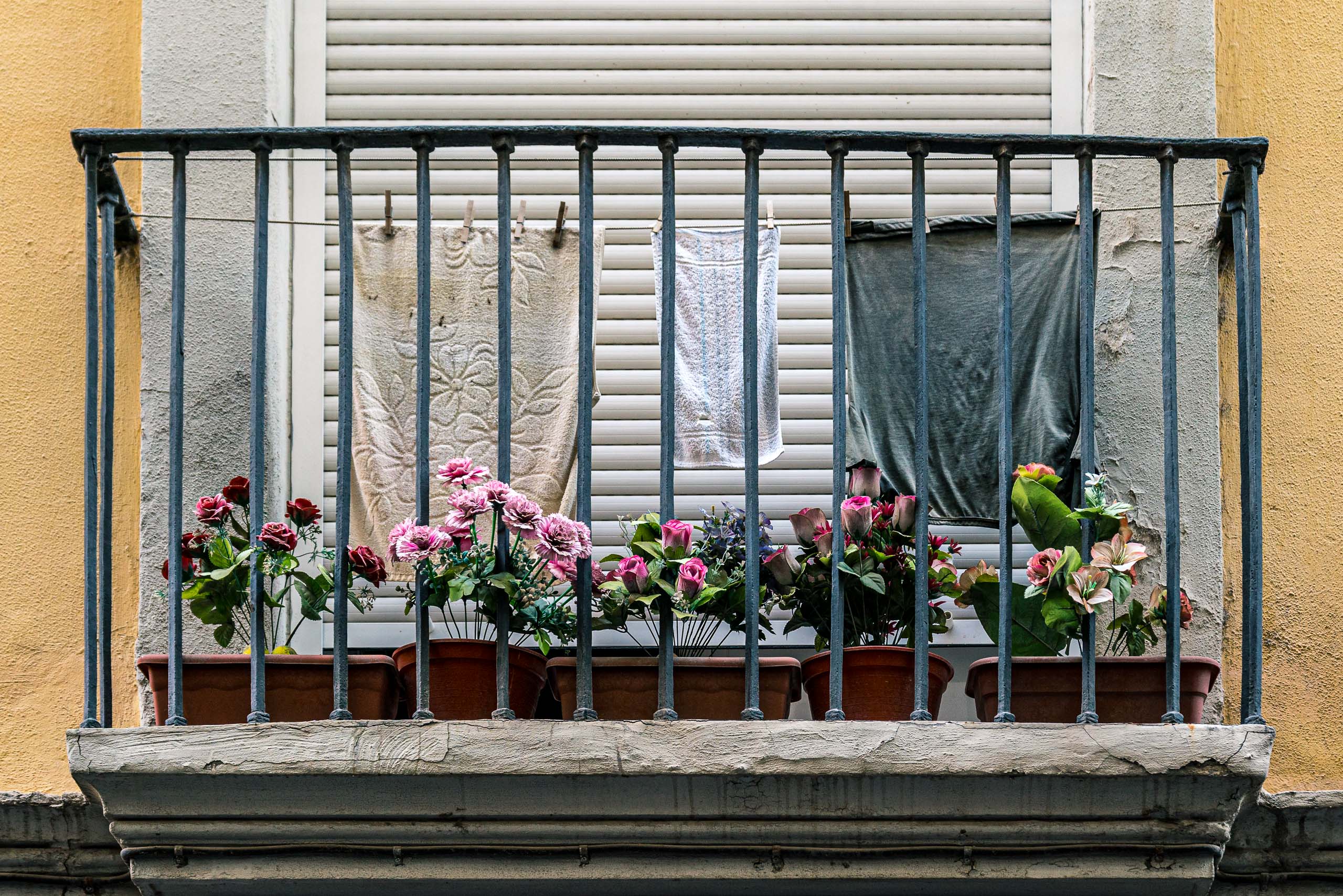 Travel and street photography of Zaragoza, Aragon, Spain made by New York photographer Mary Catherine Messner (mcmessner).