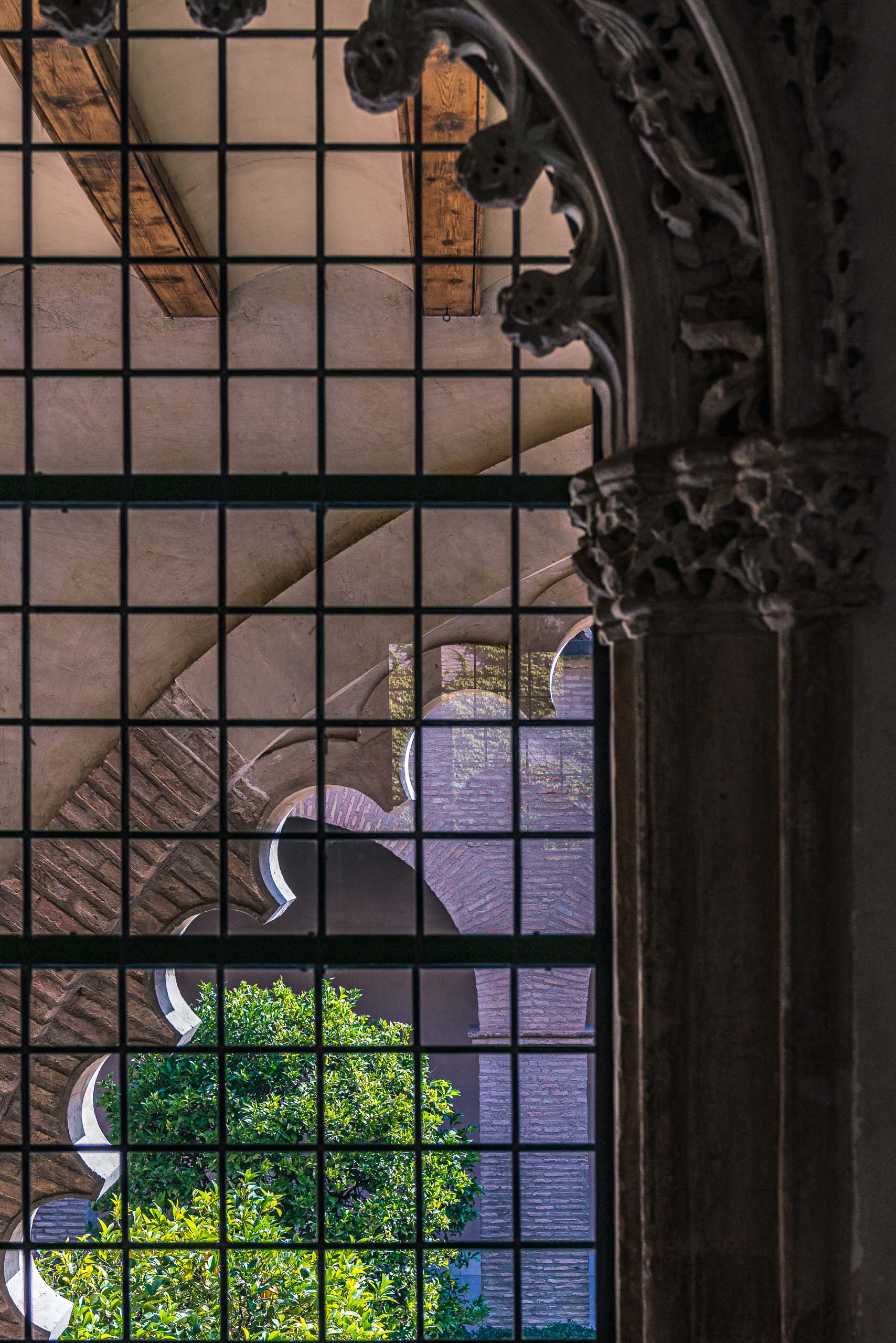 Travel and street photography of Zaragoza, Aragon, Spain made by New York photographer Mary Catherine Messner (mcmessner).