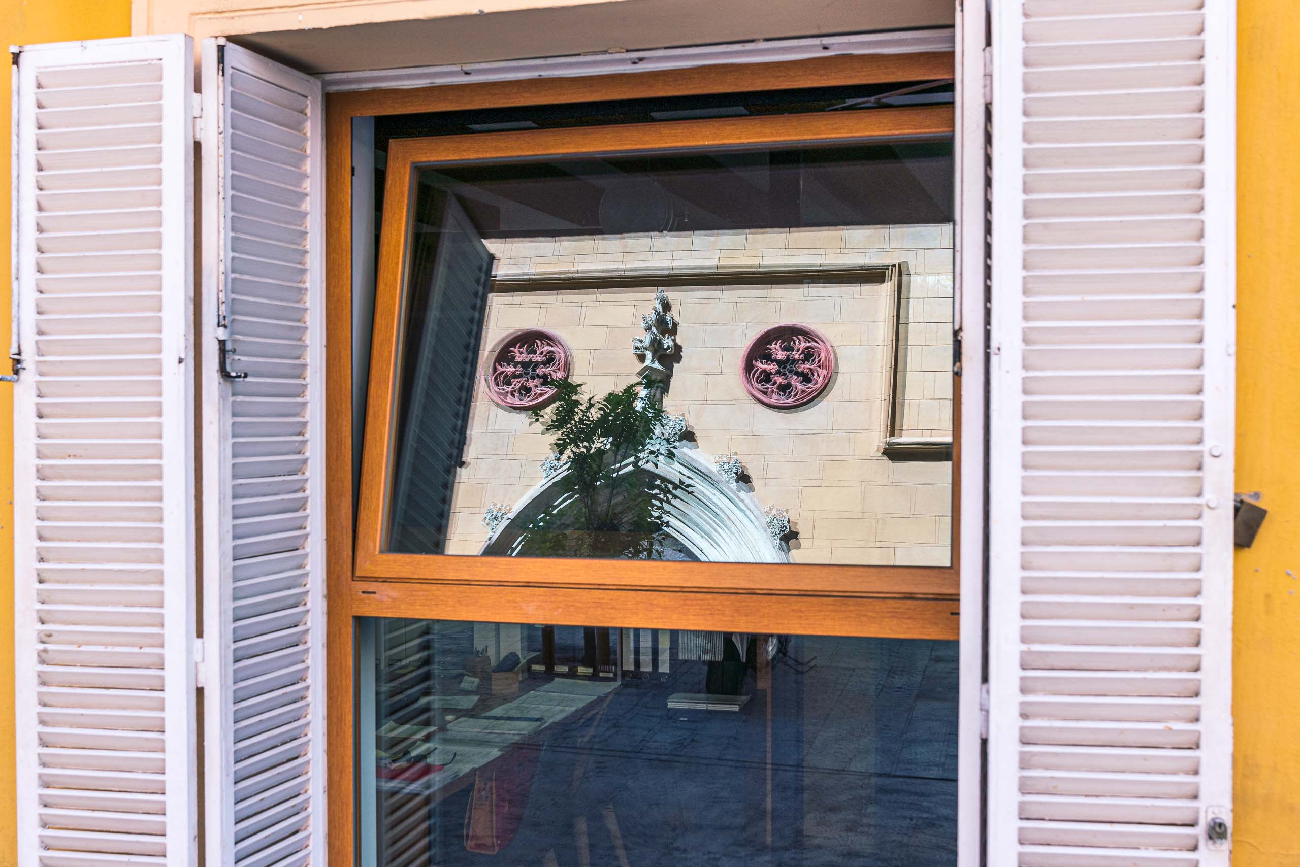 Travel and street photography of Valencia Spain made by New York photographer Mary Catherine Messner (mcmessner).