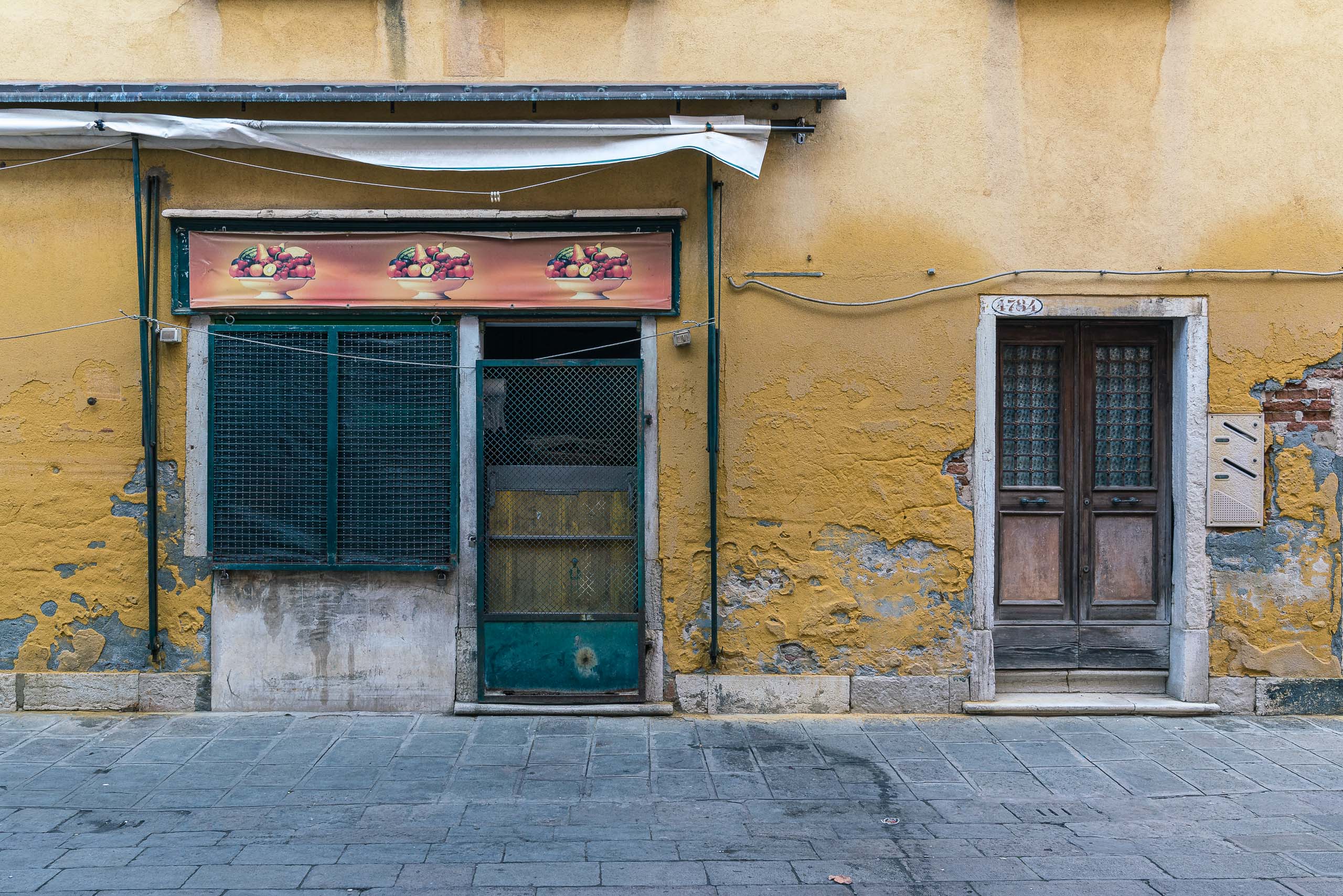 Travel and street photography of Venice Veneto Italy made by New York photographer Mary Catherine Messner (mcmessner).