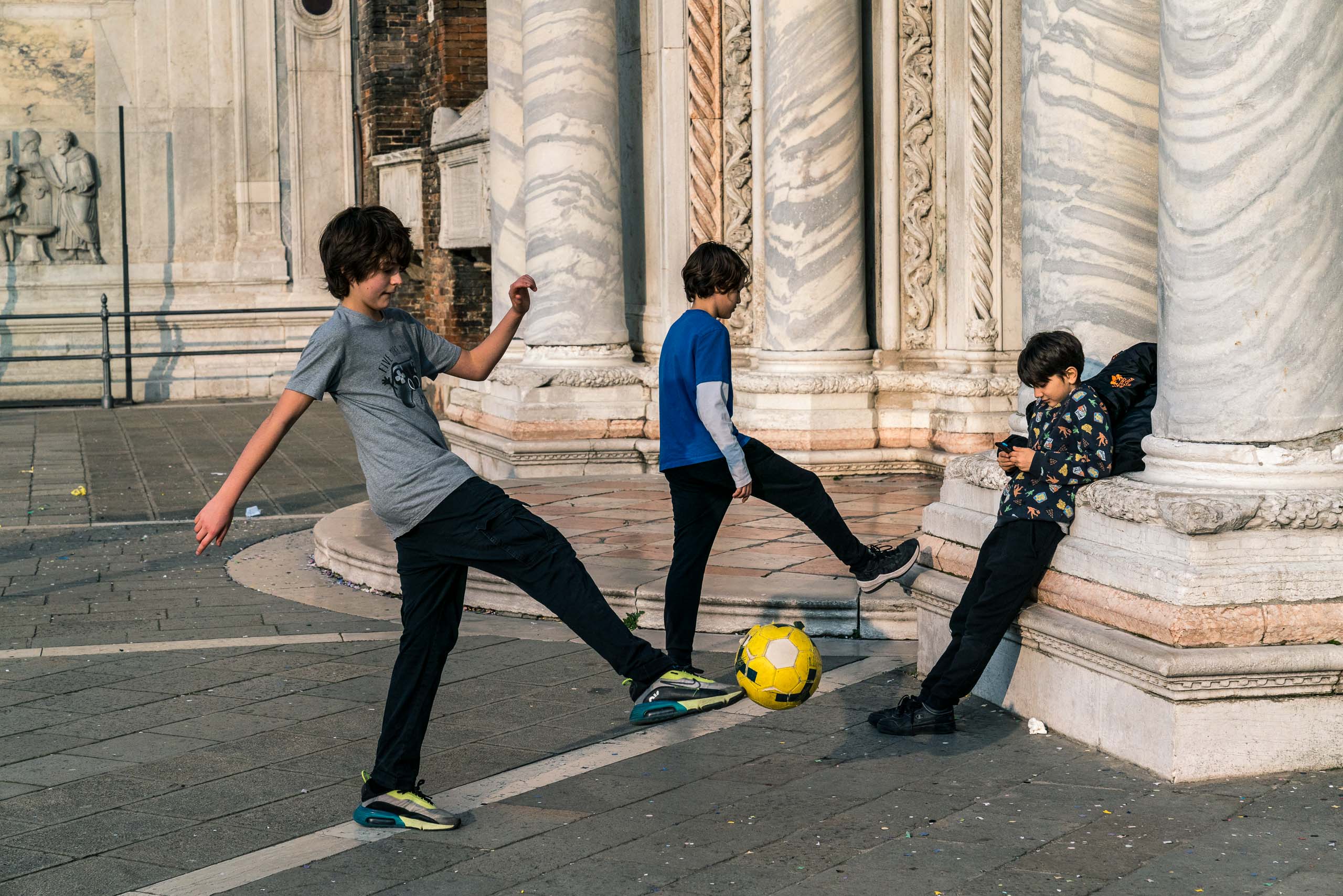 Travel and street photography of Venice Veneto Italy made by New York photographer Mary Catherine Messner (mcmessner).