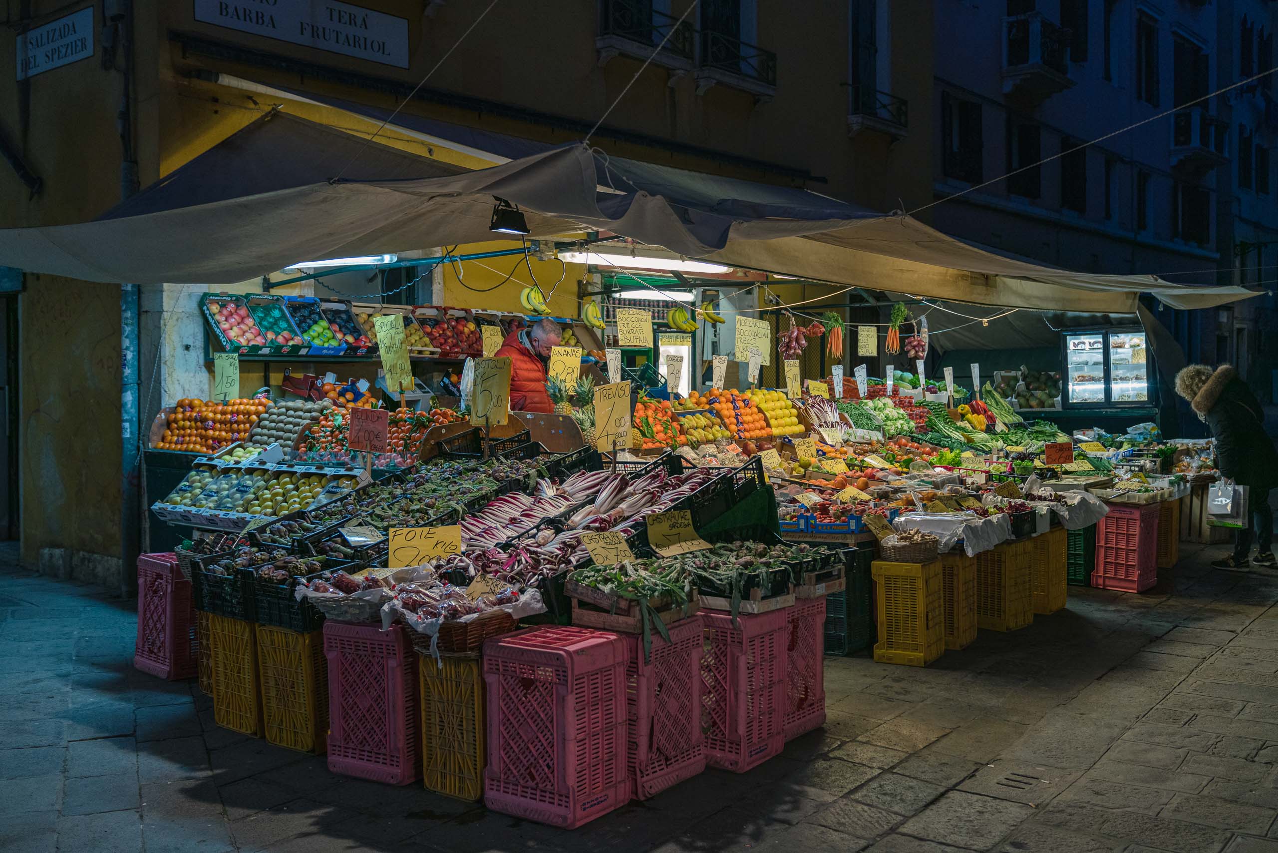 Travel and street photography of Venice Veneto Italy made by New York photographer Mary Catherine Messner (mcmessner).