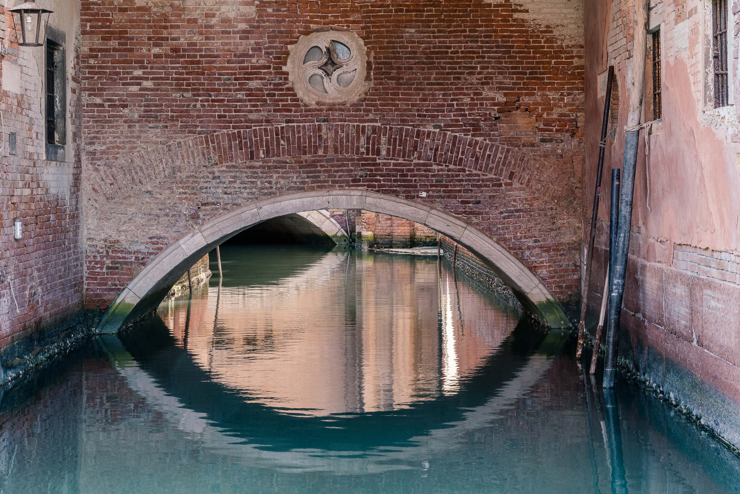 Travel and street photography of Venice Veneto Italy made by New York photographer Mary Catherine Messner (mcmessner).