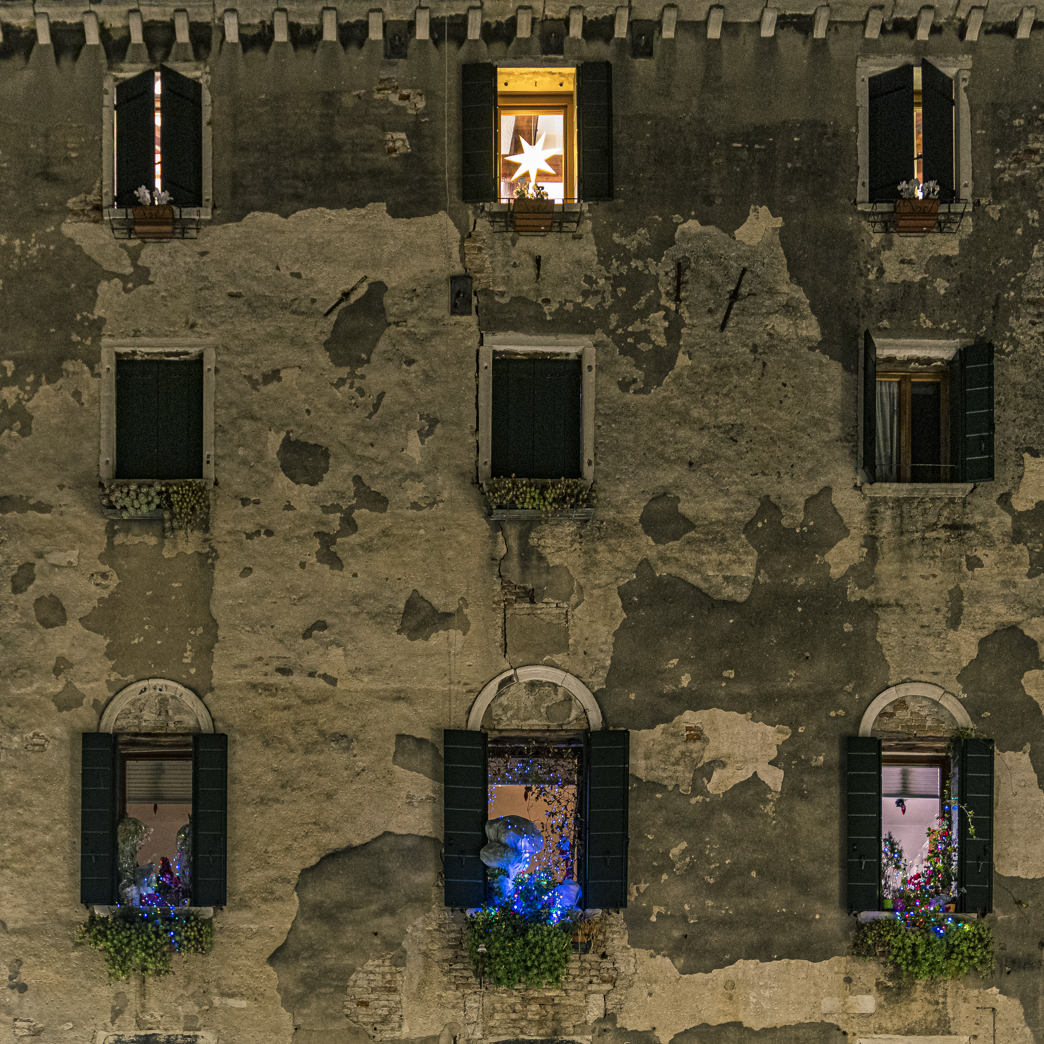 Fine Art and travel photography of Christmas in Venice Veneto Italy made by Chicago photographer Mary Catherine Messner (mcmessner).