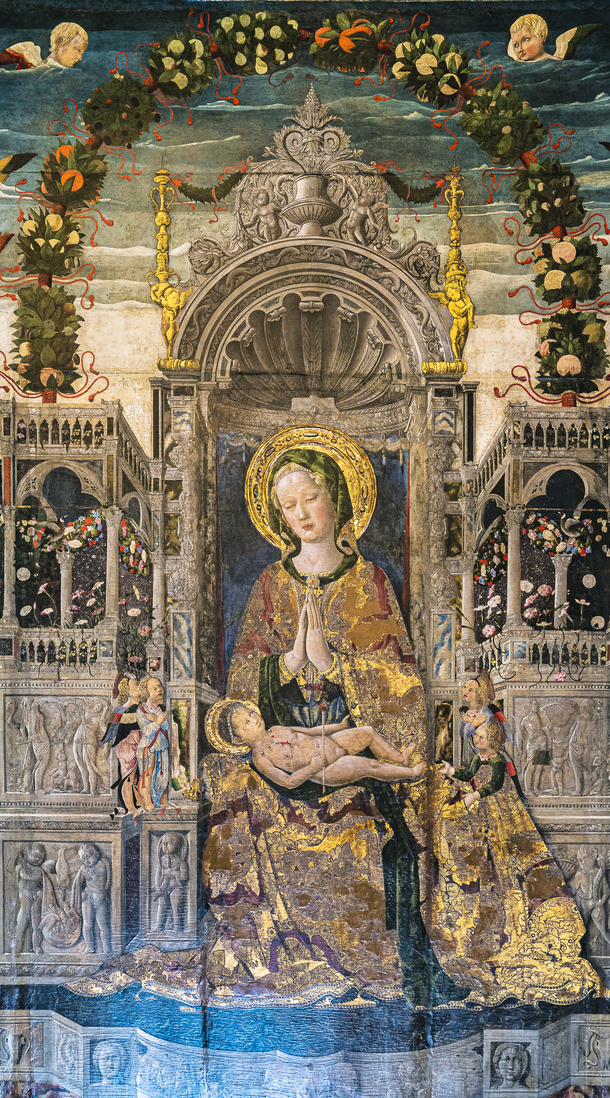 Fine Art and travel photography of Christmas in Venice Veneto Italy made by Chicago photographer Mary Catherine Messner (mcmessner).