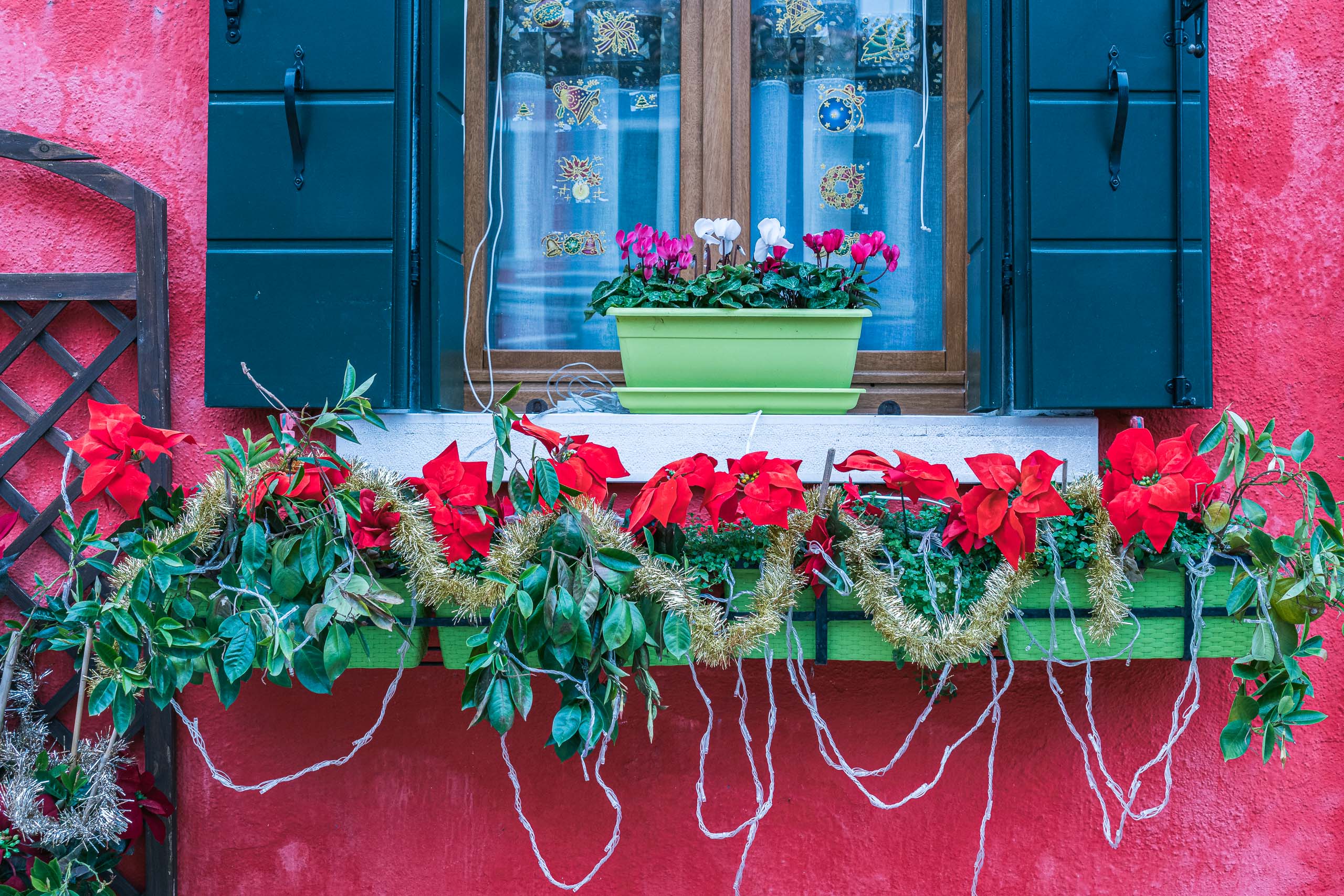 Fine Art and travel photography of Christmas in Venice Veneto Italy made by Chicago photographer Mary Catherine Messner (mcmessner).